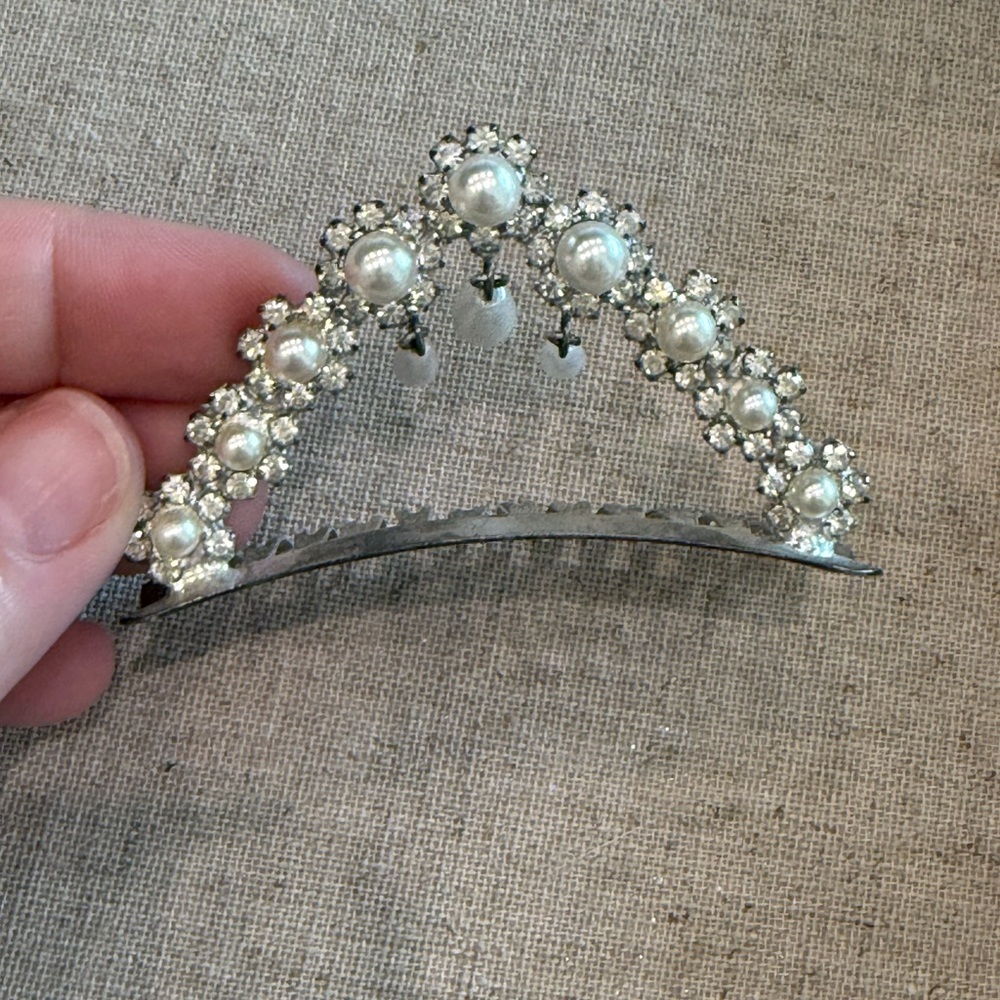 Elegant Silver and Pearl Hair Clip